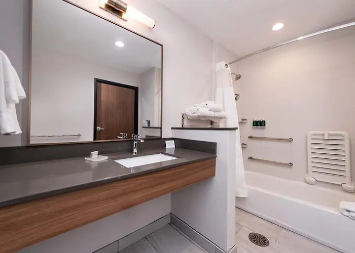 Hotel Fairfield & By Marriott Worth Southwest At Cityview