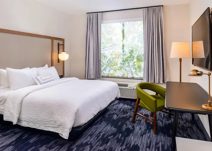 Hotel Fairfield & By Marriott Worth Southwest At Cityview 3*