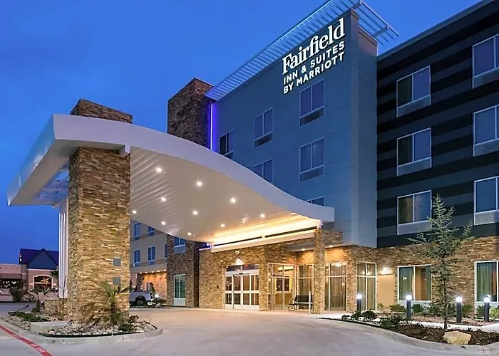 Fairfield & By Marriott Worth Southwest At Cityview 3*