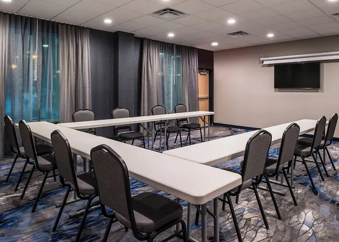 Hotel Fairfield & By Marriott Worth Southwest At Cityview 3*